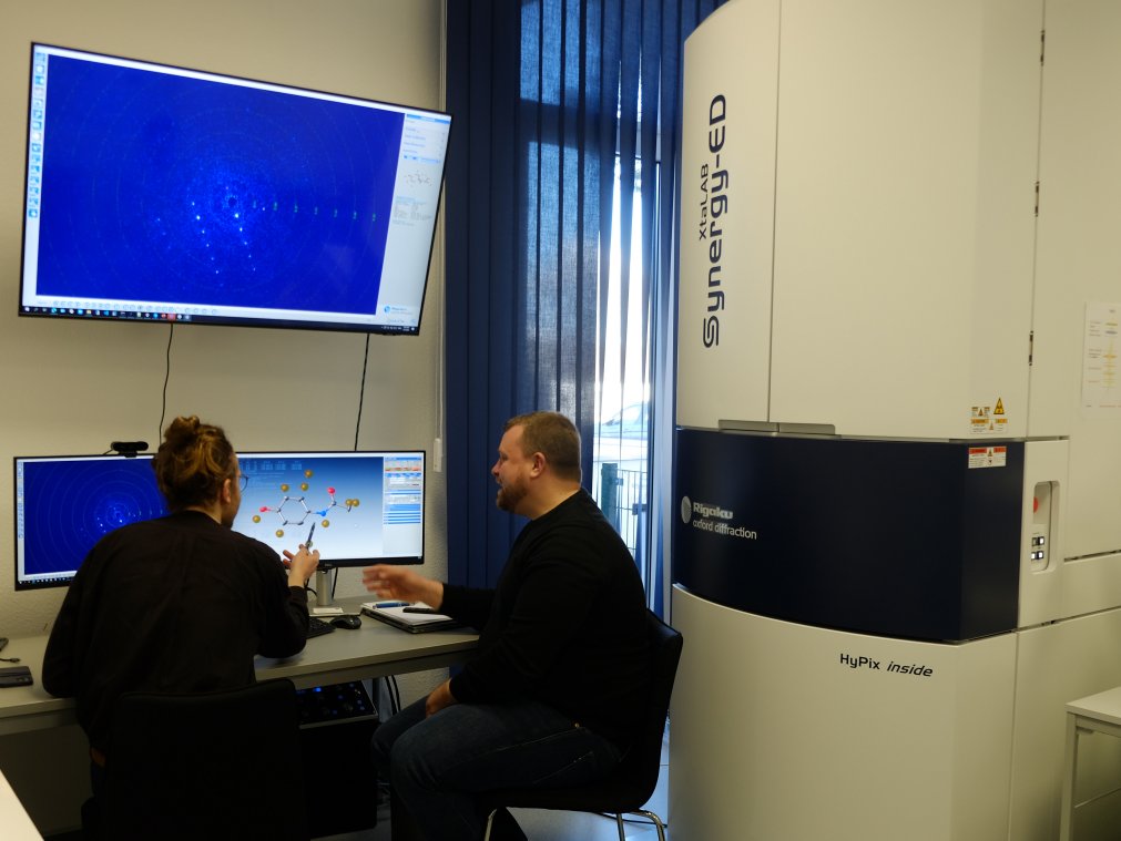 Rigaku Synergy-ED electron diffractometer in their European office in Germany.