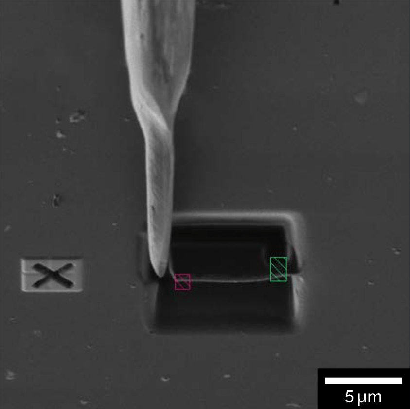 Example of a sample after automated trenching and undercut, ready for in-situ inverted geometry lift-out. With TESCAN AutoSlicer™ handling the automated milling and deposition process, the user need only adjust the exact sample position for final thinning.